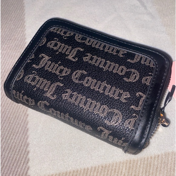 NWT Juicy Couture dual-zip organizer 🥥 - Picture 2 of 6